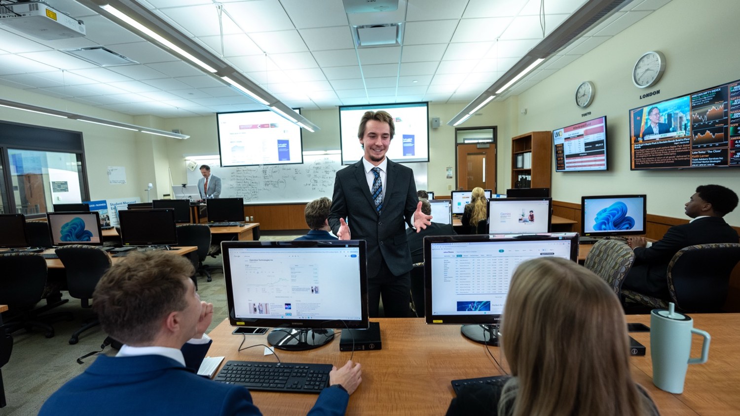 Grant Luedtke presenting in the UW Oshkosh finance lab